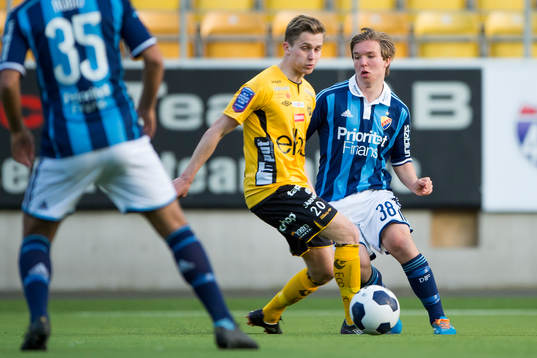 Elfsborgs Adam Lundqvist (v) och Djurgårdens Alexander