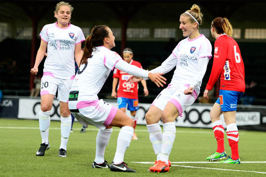 Rosengårds Alexandra Riley och Anja Mittag jublar
