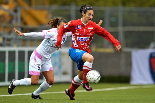 Örebros Marie-Eve Nault och Rosengårds Alexandra Riley