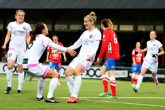 Rosengårds Alexandra Riley och Anja Mittag jublar