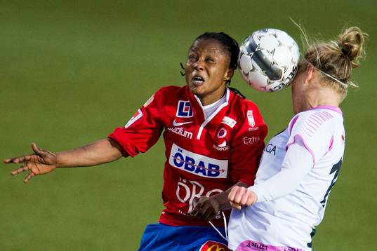 Örebros Ogonna Chukwudi i nickduell med Rosengårds Katrin