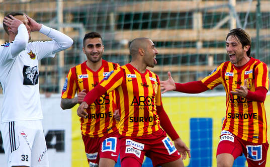 Syrianskas Saman Ghodos jublar medans Östersunds Marcus