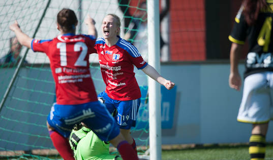 Vittsjös Emma Andersson har gjort 1-0 i matchen i
