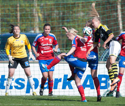 Rörigt framför Vittsjös målvakt Shannon Lynn i matchen
