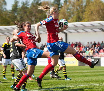 Vittsjös Sandra Adolfsson stormar fram i matchen i