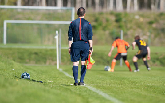 Assisterande domaren i matchen i juniorallsvenskan division