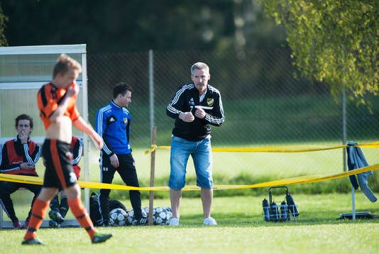 Tränaren Hans Dahlberg i matchen i juniorallsvenskan