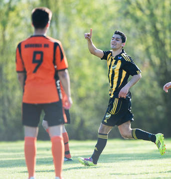 IFK Hässleholms Abdulmjed Alhamwi jublar