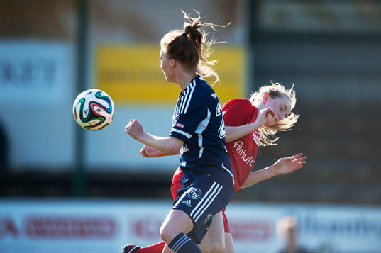 Höjdduell i matchen i damernas division 1 mellan FC