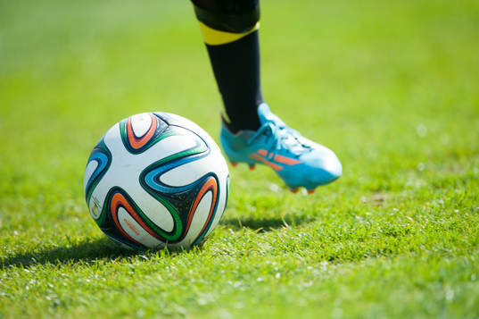 Fot och boll  i matchen i damallsvenskan mellan Vittsjö