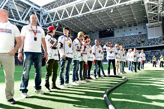 Djurgårdens hockeyspelare hyllas i pausen