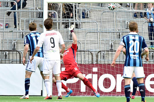 Brommapojkarnas Jacob Une Larsson kvitterar till 2-2