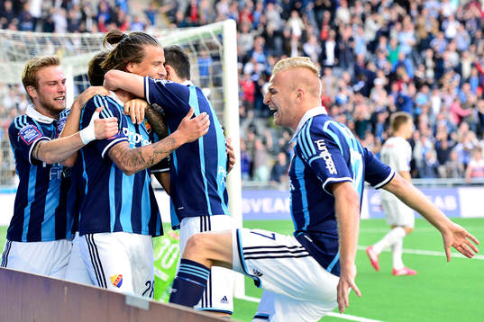 Djurgården firar att Aleksandar Prijovic gjort 3-2