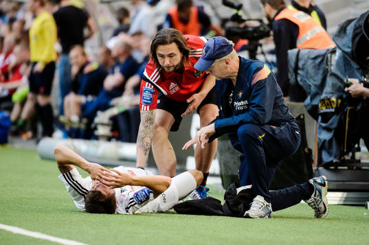 Brommapojkarnas Filip Tronêt skadas