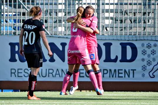 Linköpings Mariann Gajhede kramas om av Mariann Gajhede