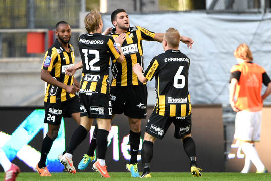 Häckens Moestafa El Kabir jublar med lagkamraterna