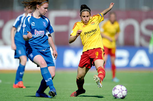 Birmingham Aofie Mannion jagar Tyresös Veronica Boquete