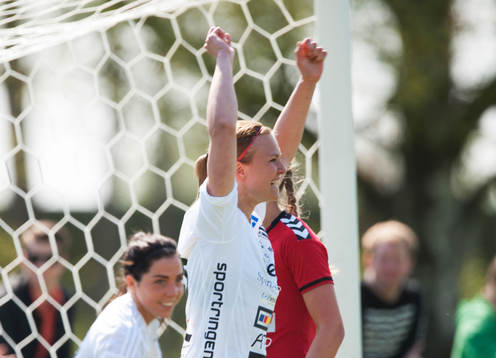 Piteås Elin Bergkvist har gjort  0-1 i matchen i