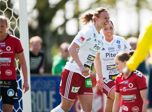 Piteås Elin Bergkvist har gjort  0-1 i matchen i