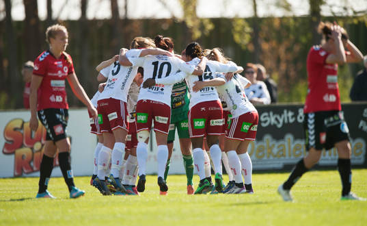 Piteås tjejer dansar runt