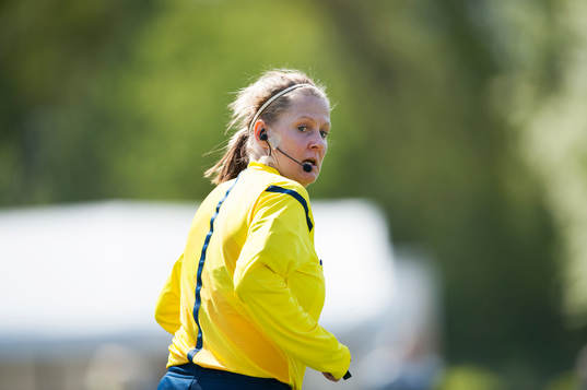 Domaren Camilla Eriksson i matchen i damallsvenskan mellan