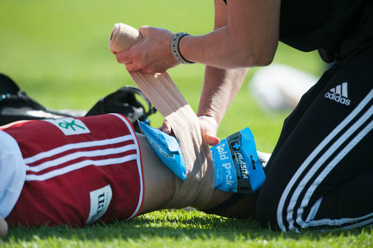 Bandagerad av knä i matchen i damallsvenskan mellan
