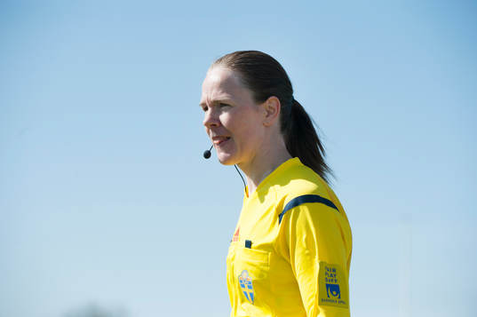 Assisterande domare i matchen i damallsvenskan mellan
