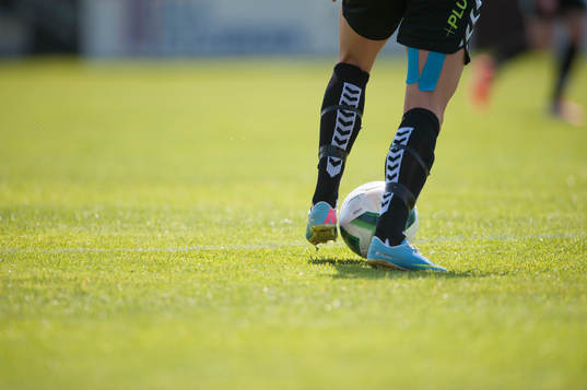 Bollbehandling i matchen i damallsvenskan mellan