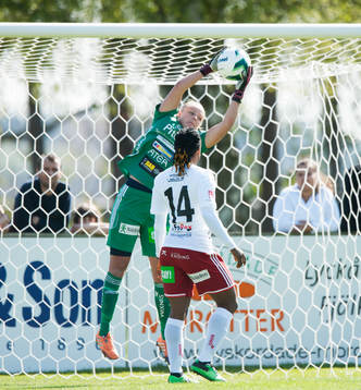 Piteås målvakt Hilda Carlén i matchen i damallsvenskan