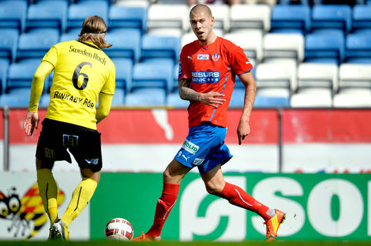 Mjällbys Gudmann Thorisson bevakar Helsingborgs Robin