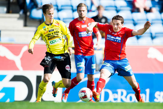 Mjällbys Andreas Blomqvist och Helsingborgs Ardian Gashi