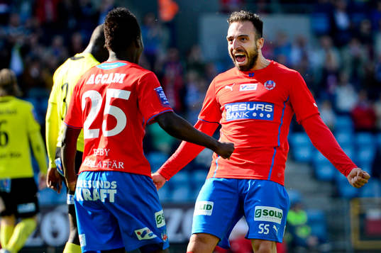 Helsingborgs David Accam jublar med Abdul Khalili