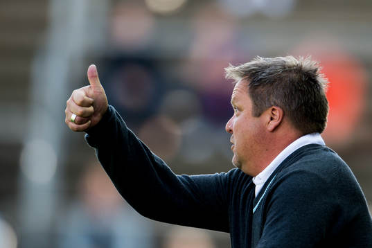 Helsingborgs tränare Roar Hansen gör tummen upp