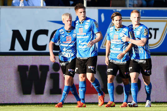 Halmstads Mikael Boman jublar