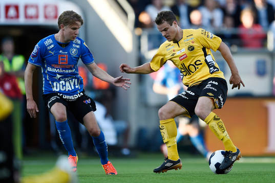 Elfsborgs Henning Hauger och Halmstads Johan Blomberg