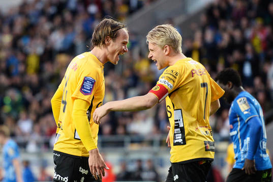 Elfsborgs Viktor Prodell och Johan Larsson jublar