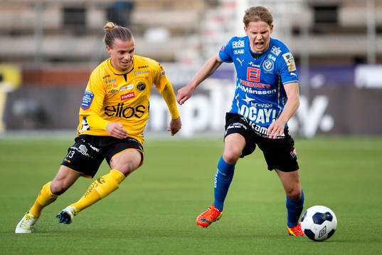 Halmstads Johan Blomberg (h) och Elfsborgs Niklas Hult (v)