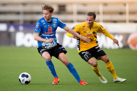 Halmstads Johan Blomberg (v) och Elfsborgs Niklas Hult (h)