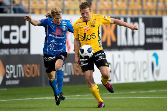 Elfsborgs Anders Svensson (h) och Halmstads Oliver