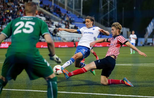Norrköpings Christoffer Nyman målchans, i bild Malmös