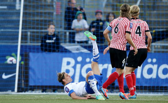 Norrköpings Christoffer Nyman faller