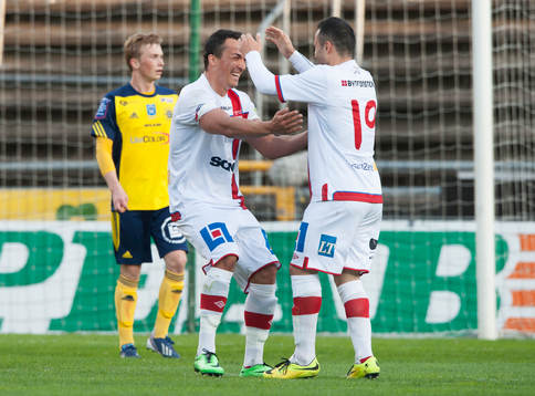 Assyriskas Admir Aganovic har gjort 1-1 och tackar Levon