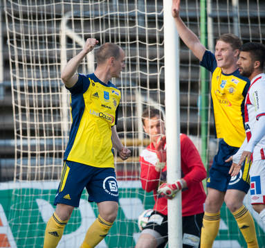 Ängelholms Junes Barny har slagit en hörna i mål och