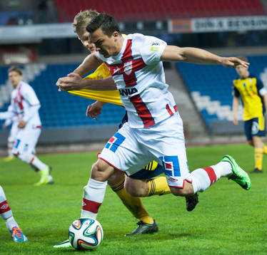 Ängelholms Eric Pothast och Assyriskas Admir Aganovic i