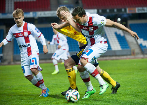 Ängelholms Eric Pothast och Assyriskas Admir Aganovic i