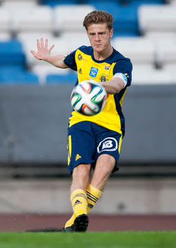 Ängelholms Rebin Asaad i matchen i Superettan i fotboll