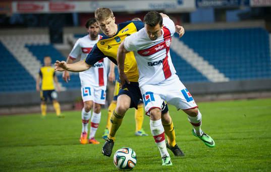 Ängelholms Eric Pothast och Assyriskas Admir Aganovic i