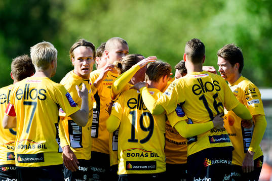 Elfsborg firar 0-2 genom Henning Hauger