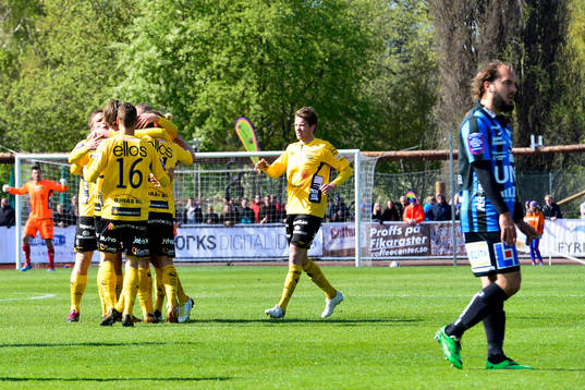 Elfsborg firar 0-2 genom Henning Hauger
