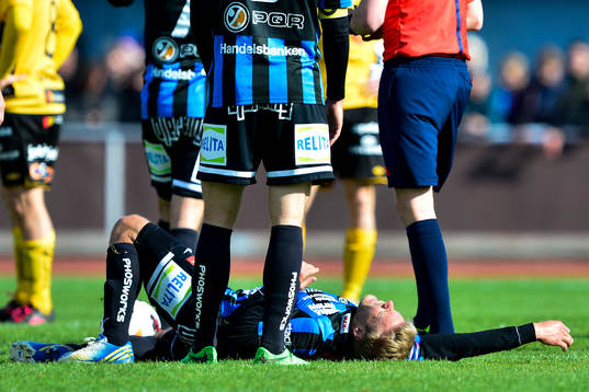 Sirius Johan Arneng ligger skadad